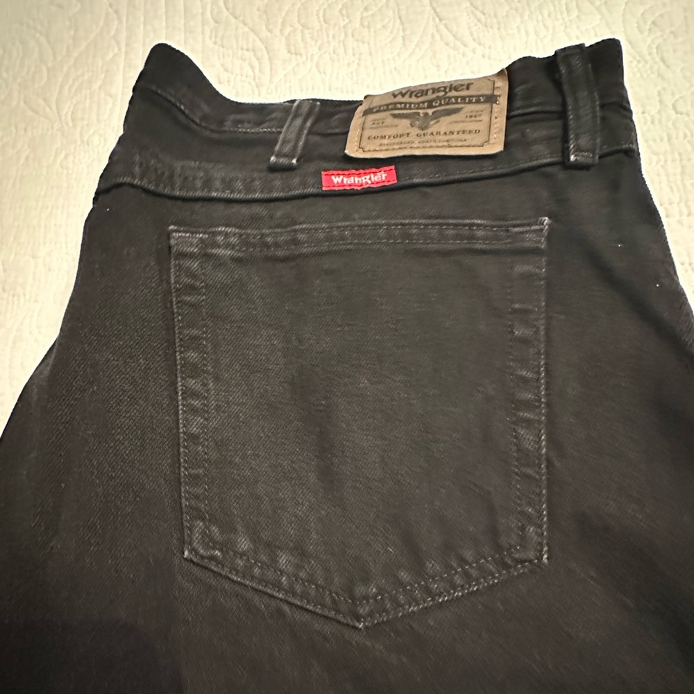 Slightly faded men’s relaxed fit black jeans 42X30